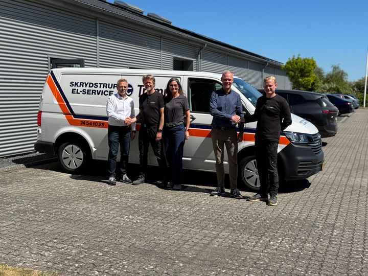 Fra venstre mod højre: Jesper Lynge (InstallatørGruppen), Peter Tramm (Skrydstrup El-Service), Jane Tramm (Skrydstrup El-Service), Henrik Rasmussen (InstallatørGruppen), Thomas Eriksen (Skrydstrup El-Service)