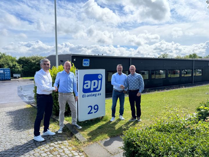 Fra venstre mod højre: Henrik Jacobsen (InstallatørGruppen), Jimmy Cens (APJ El-Anlæg), Peter Tömörkenyi (APJ El-Anlæg), Jesper Leen Jensen (InstallatørGruppen)