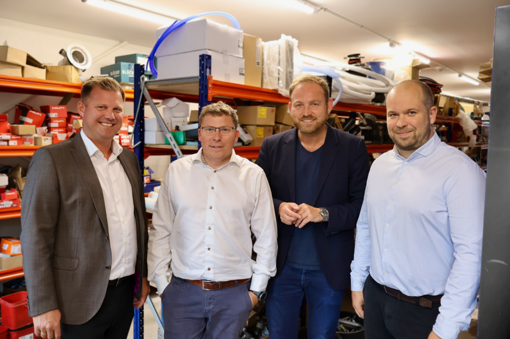 Fra venstre: Nicholas Andreasen (CEO, Spectia), Niels Meidahl (CEO, InstallatørGruppen), Martin Kring (CEO, KRING), Mark von Holstein (CPO, Spectia)