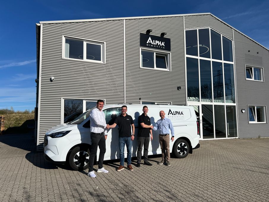 Fra venstre: Peter Frandsen (InstallatørGruppen), Morten Vest Therp (Alpha Electric), Nicolai Beck Christensen (Alpha Electric), Jimmy Jespersen (InstallatørGruppen)