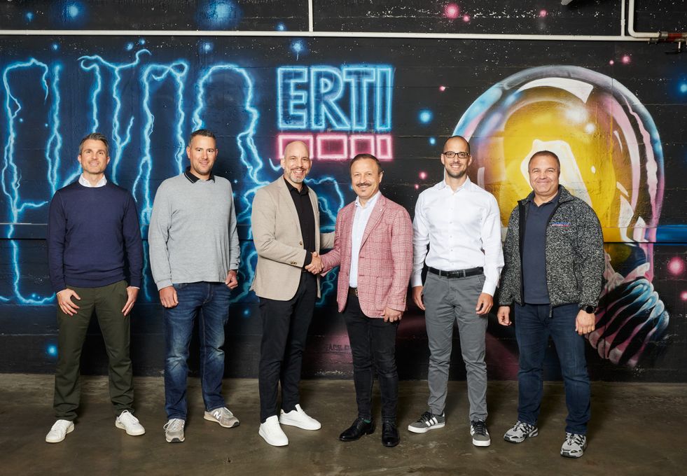 Fra venstre: Steven Brosi (Head of M&A, InstallatørGruppen Schweiz), Marc Schaller (Elektro ERTI), Boris Bischoff (CEO, InstallatørGruppen Schweiz), Ertugrul Kalmaz (Elektro ERTI), Andreas Weiss (CFO, InstallatørGruppen Schweiz), Süleyman Memis (Elektro ERTI)