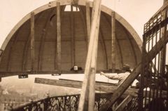 Folkeobservatoriets kuppel hejses op i 1929. Rundetaarns arkiv
