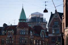 Rundetaarn med stillads på toppen