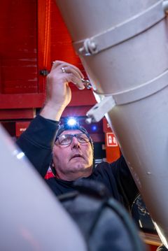 Teleskopet pilles ned og sendes til restaurering i Tyskland.