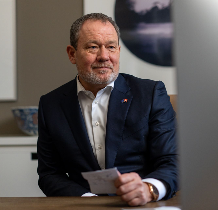 KristenDemokraternes landsformand, Jeppe Hedaa, kigger langt efter lokallisterne og KristenDemokraternei i Epinions meningsmåling.