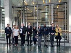 Delegationen i den tyske Forbundsdag, med de to medarbejdere fra Konrad-Adenauer-Stiftung, som fulgte gruppen