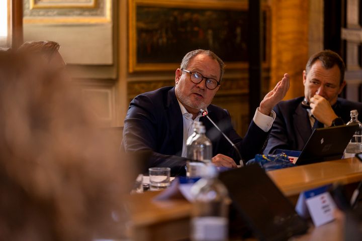 Jeppe Hedaa taler ved en workshop om kristendemokrati i Rom.