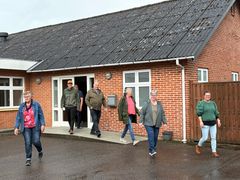 Sædding Forsamlingshus i Rækker Mølle i det vestlige Midtjylland nord for Skjern skal renoveres og det sker bæredygtigt bl.a. med mursten fra en nærliggende gammel kro, som alligevel skulle rives ned.