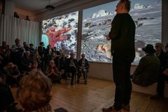 PixlArt er et fleksibelt kulturhus og en digitale udstillingshal i Østervrå for lokale borgere, studerende, kunstnere og foreninger.