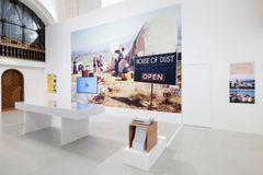 "The House of Dust". Fra udstillingen "Alison Knowles: Retrospektiv 1960-2022", Nikolaj Kusnthal, 2026.