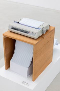 Detaljebillede. "The House of Dust". Fra "Alison Knowles: Retrospektiv 1960-2022", Nikolaj Kusnthal, 2026.