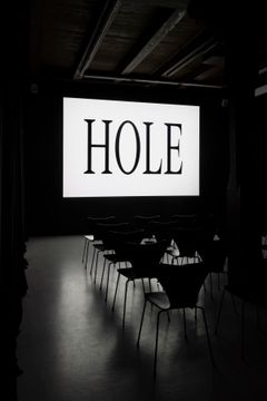 Udstillingsbillede, Hole, 2026.