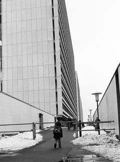 Betonbyggeri og barn - Høje Gladsaxe ca. 1976