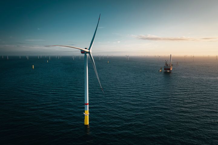 Installierte Windkraftanlage im Winpark Borkum Riffgrund 3.