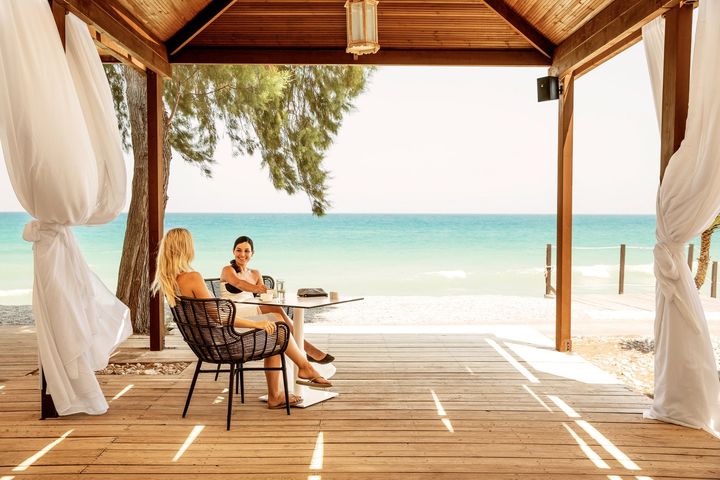 Stadig flere vælger et voksenhotel som f.eks. Sunprime Miramare på Rhodos, hvor aldersgrænsen er 16 år. For mange er hotellet nu vigtigere end selve rejsemålet.