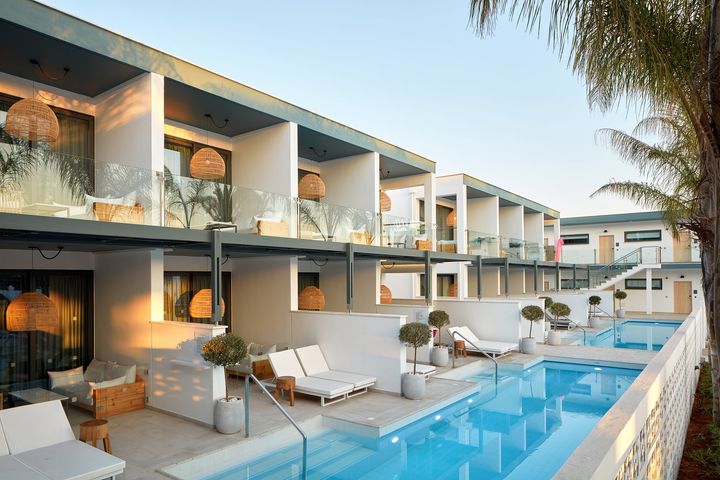 I denne sommer har Spies åbnet et nyt OBC-hotel (Ocean Beach Club) – denne gang på Cypern. Også her er der en række populære værelser med direkte pooladgang – og egne liggestole på terrassen…