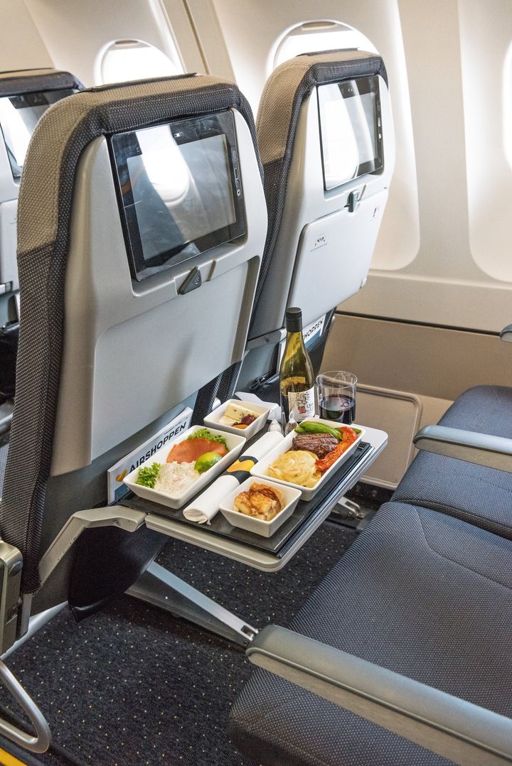 Thomas Cooks bedste klasse på A330-200 flyene skifter til vinter navn fra RoyalClass til Premium. Vælger man at sidde på Premium, får man bl.a. ekstra benplads, større stole med bedre komfort og opgraderet mad.