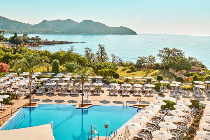 Familievenlige Sunwing Cala Bona Seafront på Mallorca