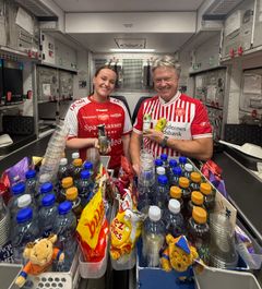 Sofie Bærholm og Allan Toftmann arbejder som cabin crew i Sunclass Airlines, Spies' søsterselskab, og rejste velklædt mod Kap Verde i efteråret for at promovere jubilæumsafgangen.