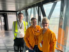 Spies-personale tog imod gæsterne i Københavns Lufthavn, da hjemtransportflyet landede kl. 10.15.