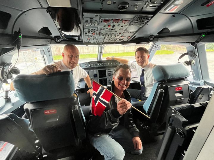 De danske kaptajner Nicolai Bondo og Patrick Wayne Hansen klar til take off sammen med Petter Stordalen