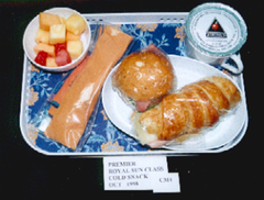 En kold snack så sådan ud ombord på et Spies-fly i 1998.