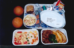 Sådan så en varm frokost ud ombord på Spies' fly i 1998.