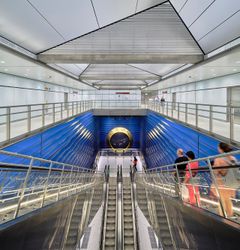 Kunstner: Henrik Plenge Jakobsen. Værk: Stella Nova. Sted: København Syd metro station . Finansieret af: Statens Kunstfond,  Det Obelske Familiefond og Villum Fonden