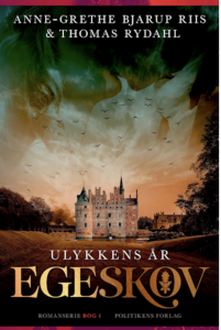 "Ulykkens år - Egeskov". Dramatisk og gribende fortælling om Egeskov Slot og personerne, der bor og arbejder på slottet i slutningen af 1800-tallet. For læsere af spændende og historiske romaner med et stort persongalleri.