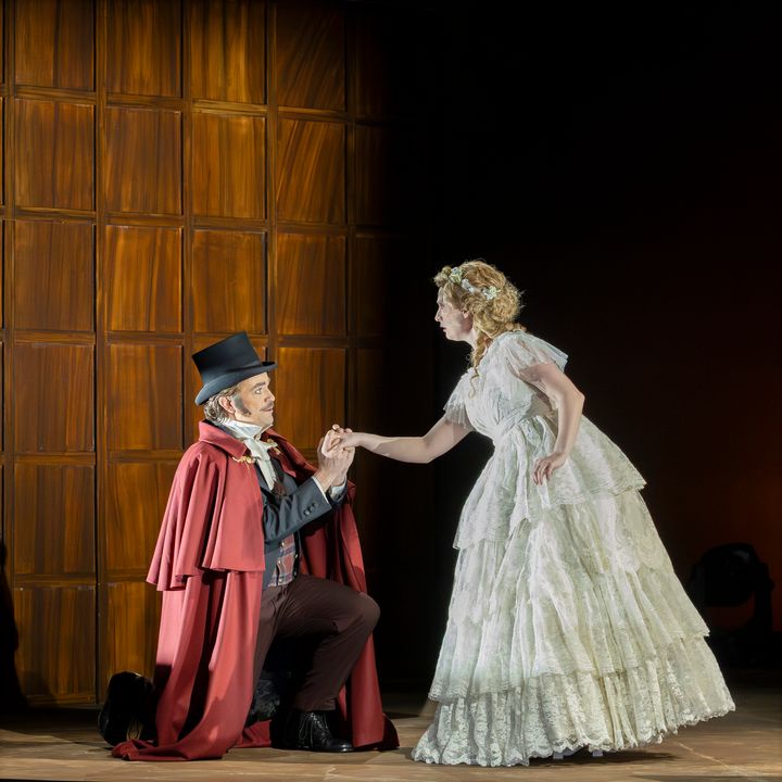 Operaformidler og -sanger Susanne Vinther fra Den Jyske Opera fortæller om operaen 'Don Juan' til et optaktsarrangement på Hovedbiblioteket i Viborg.