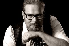 Sanger og guitarist Jake Green kan opleves hos Mammen Ost og Deli