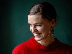 Litteraturhistoriker og kunstformidler Anne Valbjørn Odgaard holder foredrag i Gudenåhuset om kunstneren Frida Kahlo