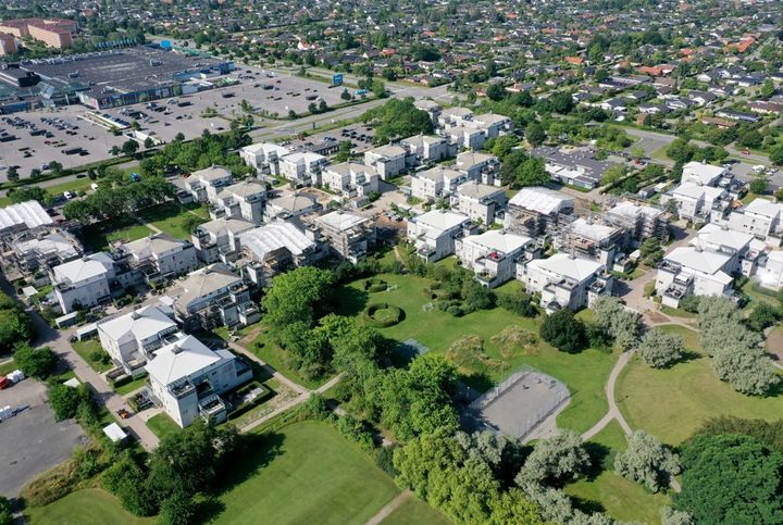 Dronebillede af de hvide huske i Askerød