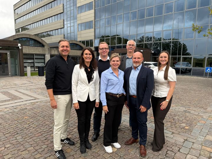 Gruppebillede foran rådhuset