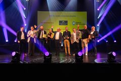 Årets store erhvervsfest Greve Business Awards bød på flere priser. Her ses alle prismodtagerne på scenen i Portalen.