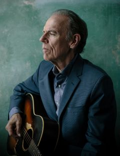 Americana legenden John Hiatt besøger Amager Bio i København 26. juni og Værket i Ramders 27. juni