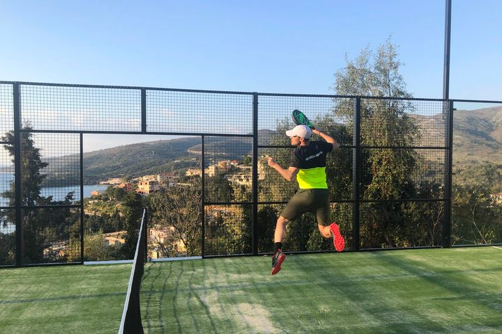 Padeltennis er den hurtigst voksende sportsgren. Også på Apollos Sports resorts.