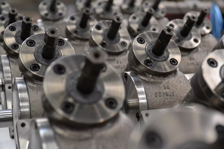 Hvis BJ-Gear skulle have lavet billeder af samtlige 350 millioner produkt-varianter til sin nye webshop, ville det have taget en fuldtidsansat medarbejder 27.800 år.