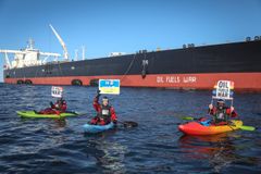 I et døgn fra den 31. marts til den 1. april 2022 lå aktivister i vandet, i kajakker, og i små gummibåde, i vejen for en omlastning af russisk olie mellem to tankskibe I Ålbæk Bugt ved Skagen