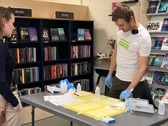 Ditte Viktor var en af de borgere med egen vandboring, der kom forbi biblioteket i Svenstrup syd for Aalborg for at få testet sit vand for nitrat.