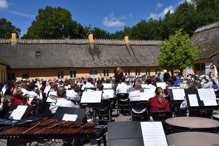 Traditionen tro inviterer Greve Museum og Greve Harmoniorkester til midsommerkoncert i museets gård.