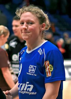 Katrine Fruelund var en dansk håndboldspiller, der indstillede sin aktive karriere efter sæsonen i 2012. Derefter har hun været medlem af byrådet i Randers for Venstre fra 2013 til 2021. Siden december 2023 har Fruelund arbejdet med salg og vurdering for et ejendomsmæglerfirma i Randers. Foto: Wikipedia