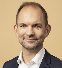 Trepartsminister Jeppe Bruus (S). Foto: Folketinget.