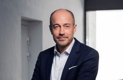 ”Først og fremmest skal vi ikke bidrage til, at mennesker og miljøet i lande uden for EU udsættes for farlige stoffer, som vi ikke vil tillade her. Det er uforsvarligt og uetisk. Derfor mener jeg, at vi skal have en sat en stopper for eksporten." Med denne barske erklæring kalder miljøministeren dansk landbrug for uetisk og beskylder blandt andet DLF for at handle uforsvarligt. Pressefoto: Lars Bertelsen.