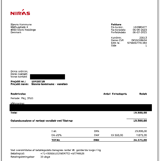 Sådan ser den omtalte Niras-faktura ud efter en tur i mørklægningsafdelingen hos kommunen.