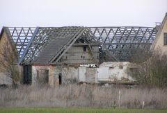 Affolkningen af landdistrikterne fortsætter i takt med liberaliseringen af dyrkningsjorden. Resultatet er forladte landsbyer og gamle gårde i forfald. Foto: Holger Øster Mortensen.