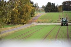 Der sprøjtes som aaldrig før. Antallet af gange hver enkelt mark sprøjtes er højere end nogensinde før. Foto til download. Kredit: Holger Øster Mortensen.