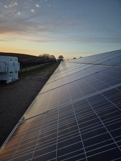 BESS anlæg på Møn bestående af 6 batterier