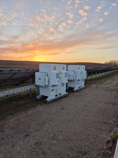 BESS anlæg på Møn bestående af 6 batterier