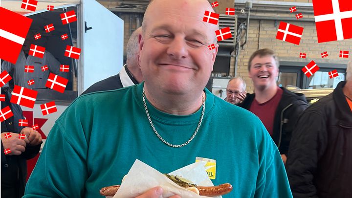 Henning blever fejret med hotdogs